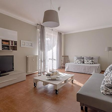 Natural Chic - Close To City Center And Beach - Parking Desenzano del Garda Kültér fotó