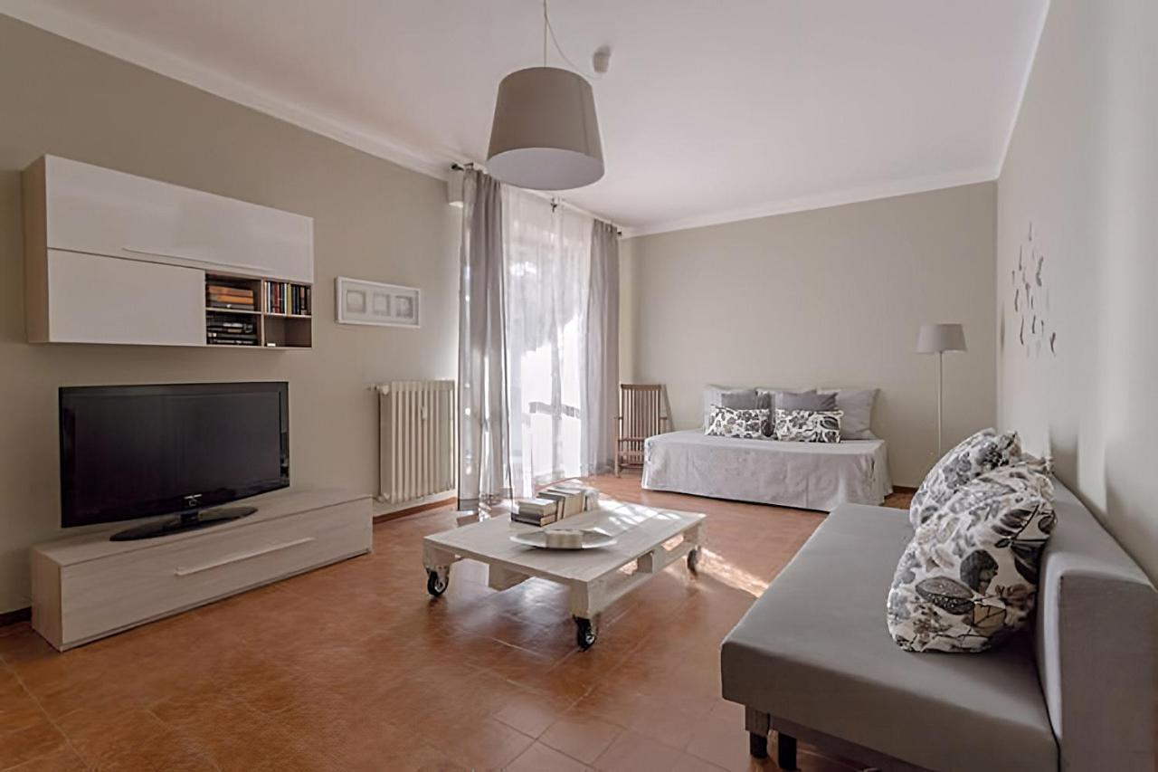 Natural Chic - Close To City Center And Beach - Parking Desenzano del Garda Kültér fotó